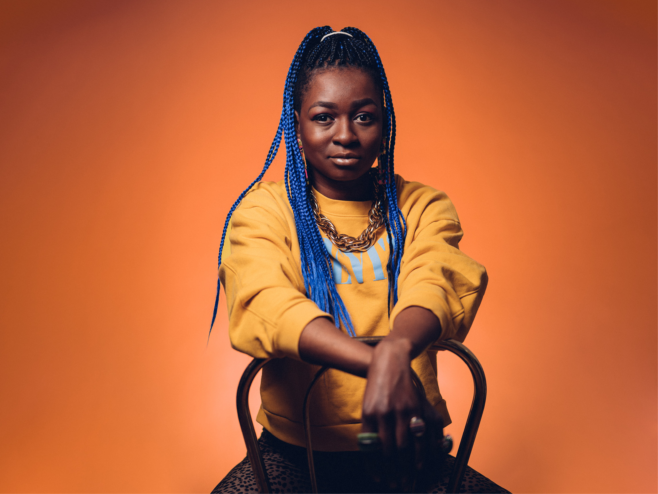 Malonda ist politische Künstlerin und Aktivistin gegen Rassismus, für queerfeministische und intersektionale Awareness. Musikalisch schwebt sie zwischen Pop, Elektrobeats und klassischem Chanson – es geht um Liebe und ihr Leben als Schwarze Frau.
